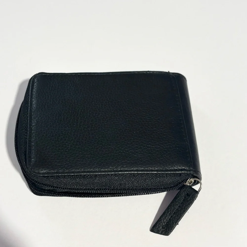 George Black Leather Billfold Zip Close RFID Wallet New with Tags Minor Flaws